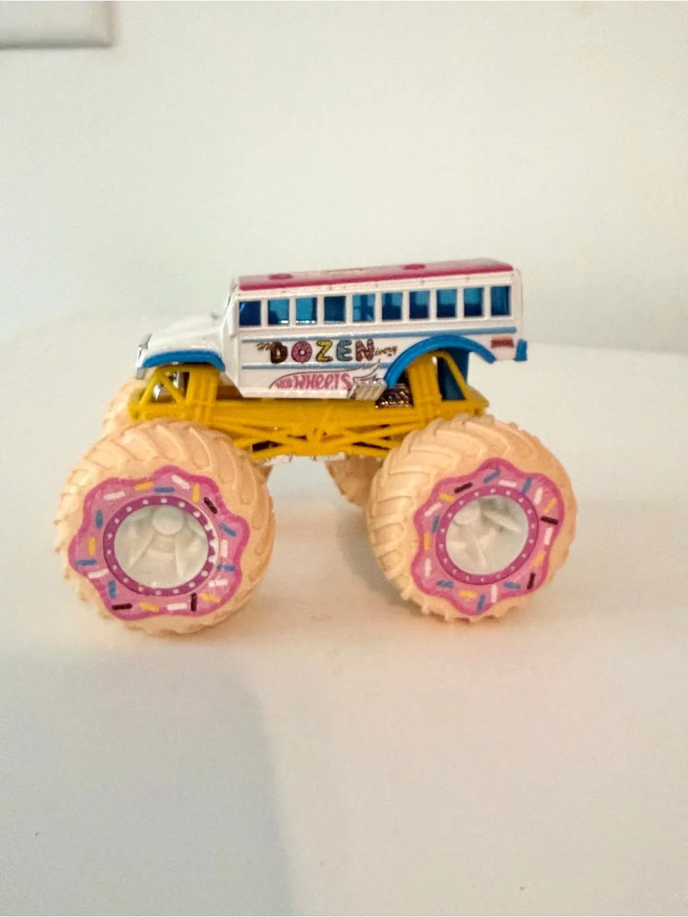 Dozen Delivery Monster Bus Toy - White and Yellow Hot Wheels